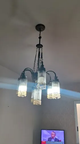 Belíssimo e Antigo Lustre em perfeito estado de conservação
