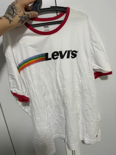 Blusa Levi?s branca, Rainbow bandeira LGBT, tamanho XGG/EEG nunca usada!