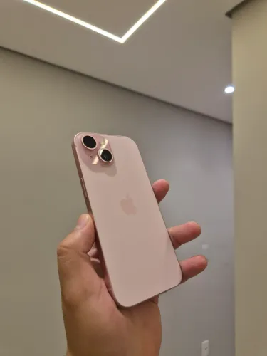 iPhone 15 - 128GB Rosa Impecável