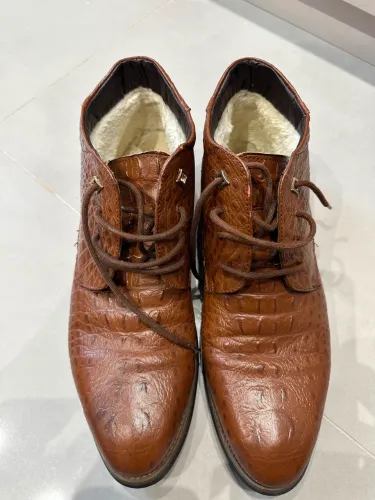 Bota forrada em couro tamanho 41