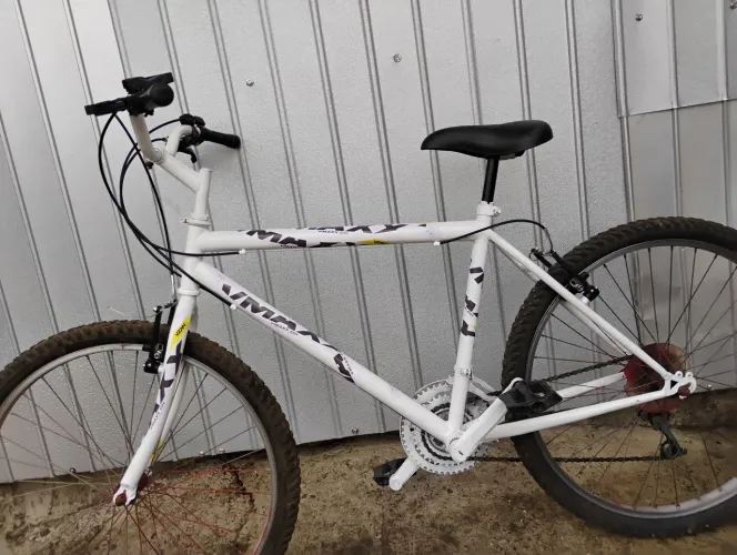 Uma bicicleta aro 26 reforma