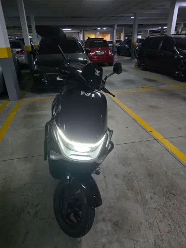 Scooter elétrica com apenas 40km rodados