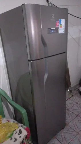 A geladeira Electrolux Frost Free Prata