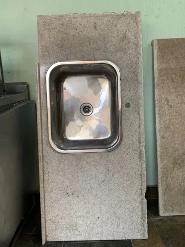Bancada em granito com Cuba de inox