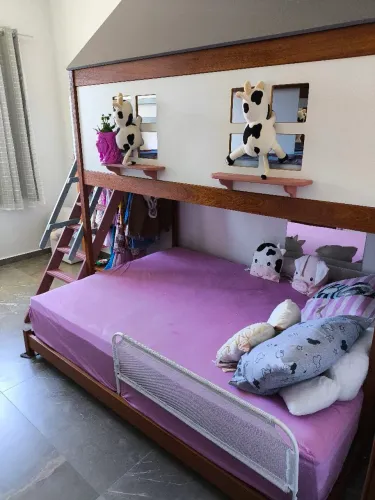 Cama Casinha Infantil Madeira ANGELIN c/ Escorregador + Cama Casal + Cabideiro