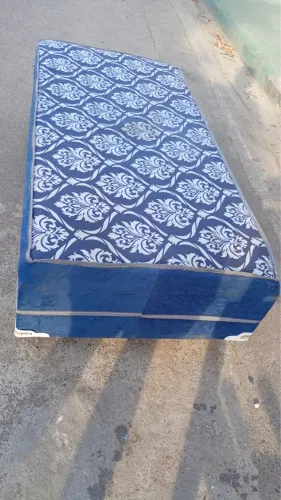 Vendo cama box de solteiro