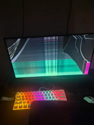 Monitor mancer,  ?monitor com tela quebrada? para retirada de peças.