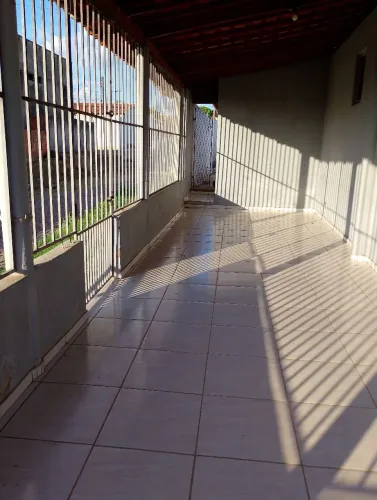 Aluga-se ou Troca- Casa de Esquina com 2 Quartos (1 Suíte)