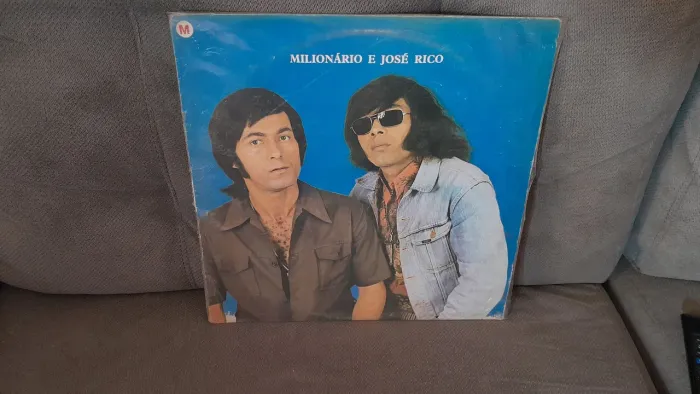 Disco de vinil milionário e José rico