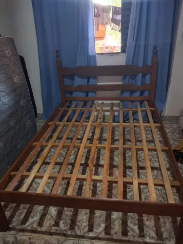 Cama de madeira Sucupira maciça 