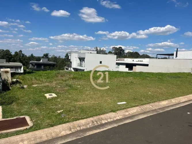 Terreno à venda no Condomínio Villa dos Pinheiros - Parque Villa dos Pinheiros em Indaiatu