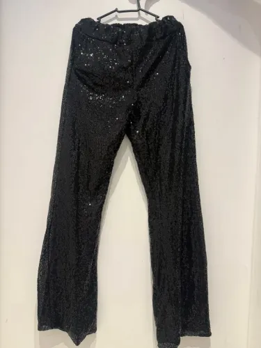 LINDA CALÇA DE PAETÊ PRETA