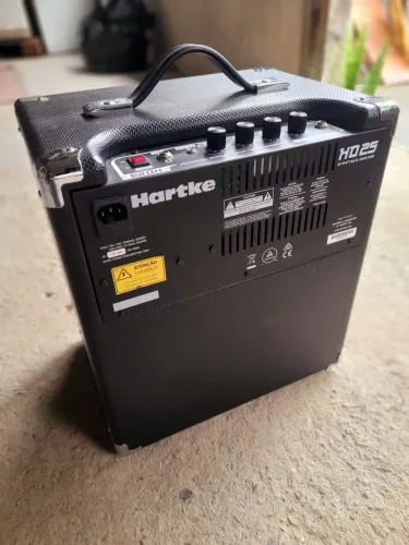 Cubo baixo Hartke HD-25 HyDrive 8? 25 Wms. Semi novo com pouco uso.