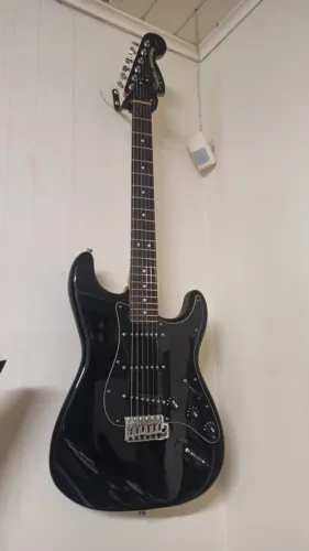 Guitarra Fender Squier Standard