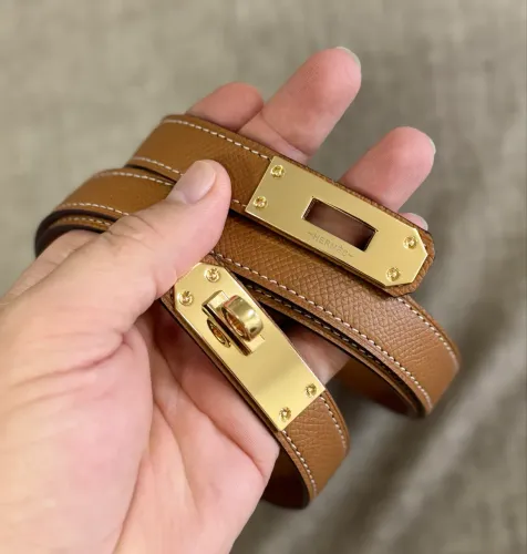 HERMES 2CM FININHO ACONTURADO COURO CARAMELO ICÔNICO LANÇAMENTO CINTO