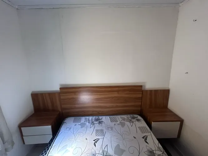 Cabeceira para cama com base de cama e colchão