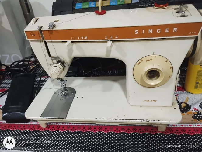 Máquina de costura Singer 247