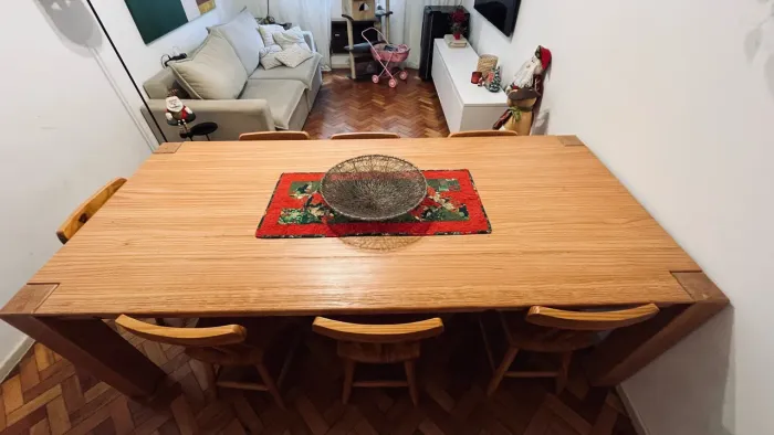 Mesa de madeira maciça 8 lugares