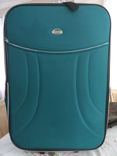 Mala para viagens grandes. Praticamente nova.