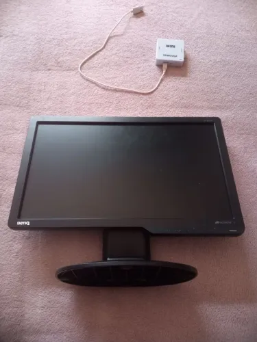 Monitor benq s/ entrada HDMI c/ adaptador VGA pra hdmi