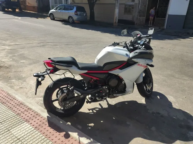 Vendo ou troco Yamaha XJ6F