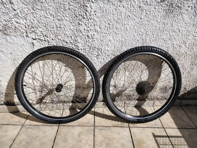 PAR DE RODAS ARO 26 COMPLETA