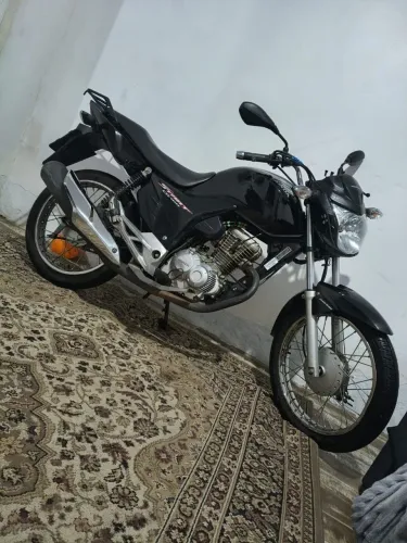 Vendo moto quitada baixa quilometragem