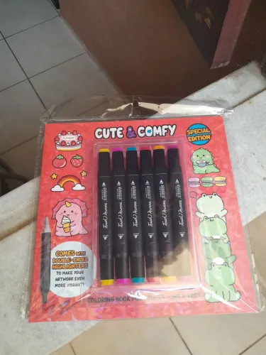 Caderno de Pintar + Canetinhas