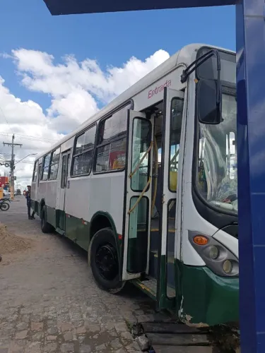 Vendo ônibus 
