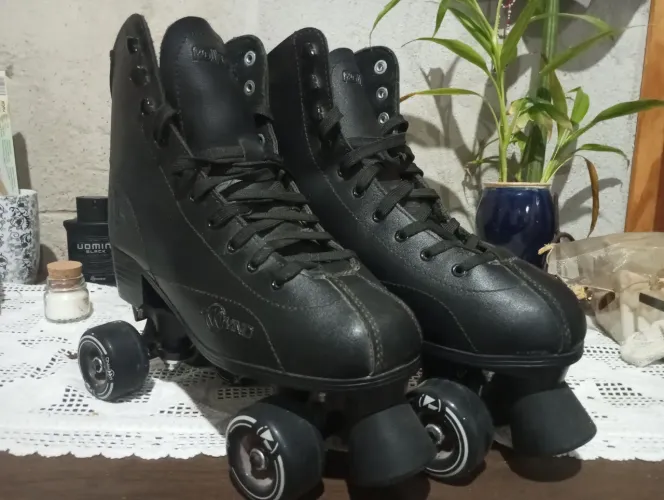 Patins Quad Roller Derby Preto Tamanho 41 - Seminovo em Excelente Estado