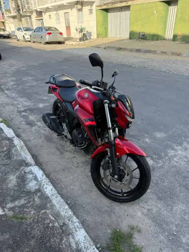 YAMAHA FAZER 250 - VERMELHA