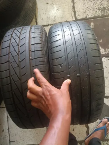 Dois pneus 195/55/15 Goodyear