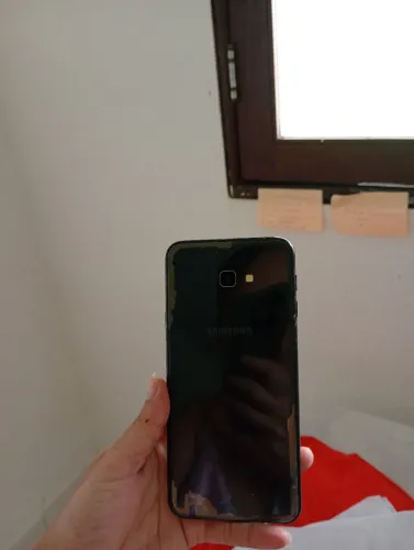 Celular Samsung j4 usado