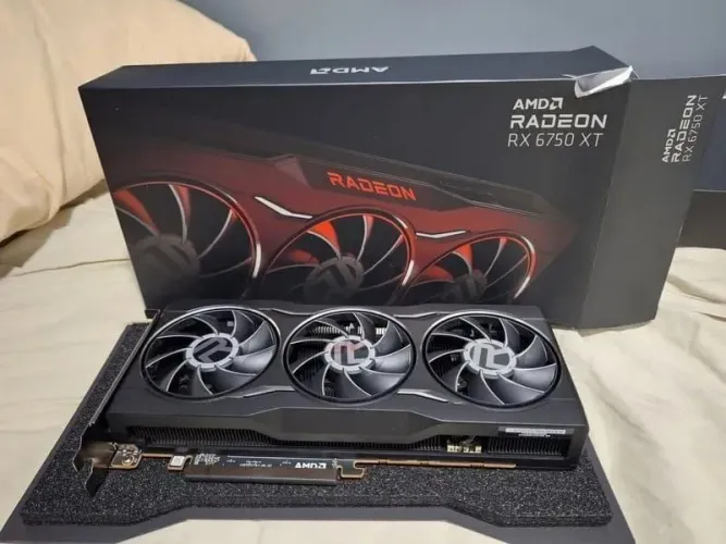 Placa de vídeo RX 6750XT