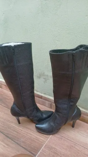 Bota de salto preta
