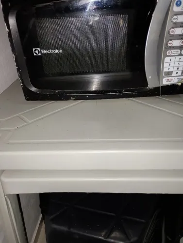 Microondas SUPER ATUAL E RESISTENTE.