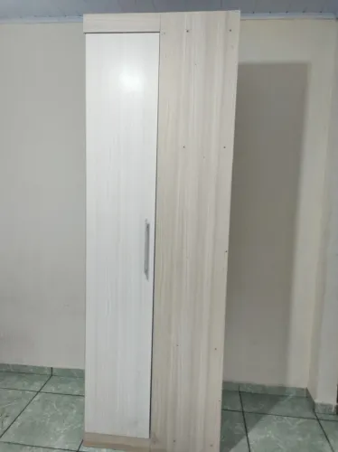Vende-se guarda roupa solteiro uma porta.