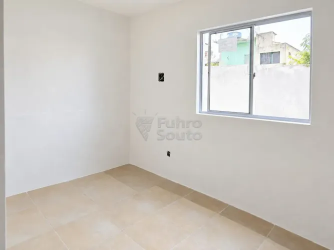 Casa de 2 Dormitórios à Venda no Centro de Pelotas