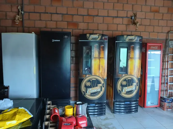 Depósitos de bebida e restaurante completo