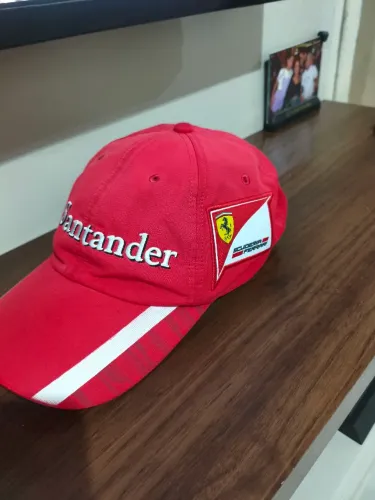 Boné Ferrari