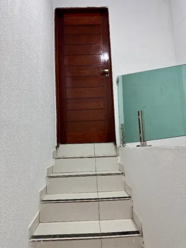 Aluga-se Casa