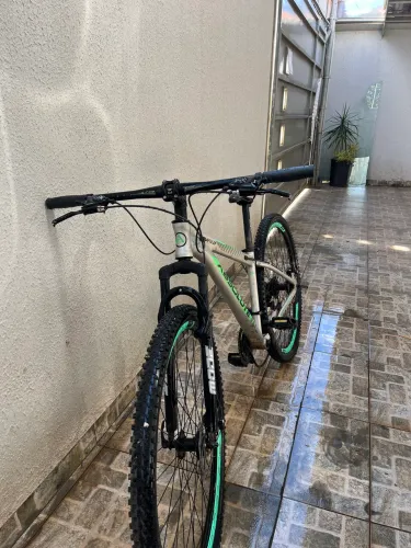 Bicicleta Mountain Bike (MTB) Absolute Wild Aro 29 Quadro 15 18V