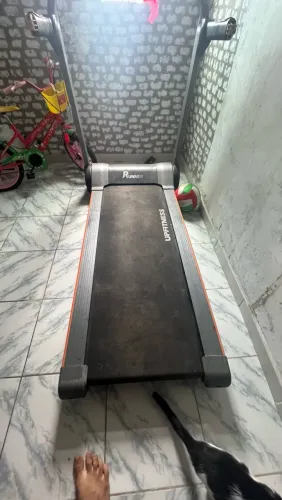 Esteira elétrica pra retirada de peças funcionando 
