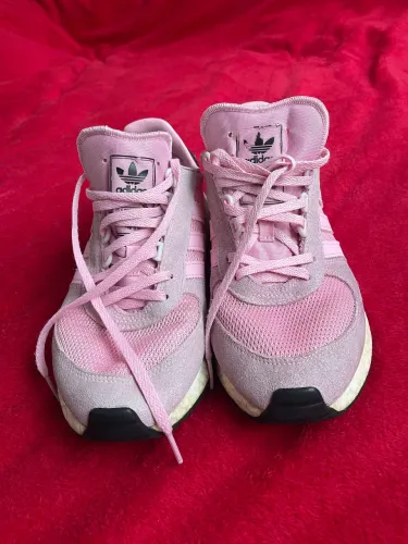 Tênis Adidas