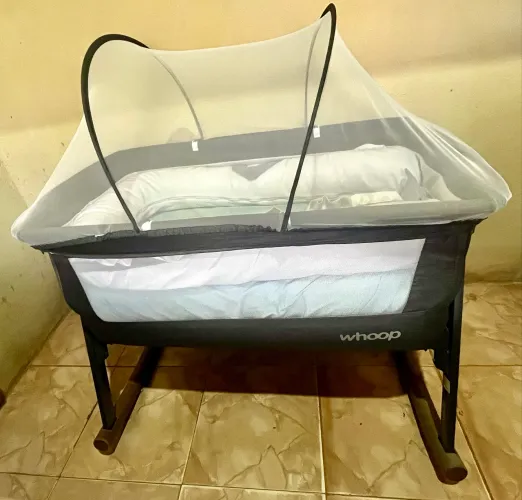 Mini berço portátil