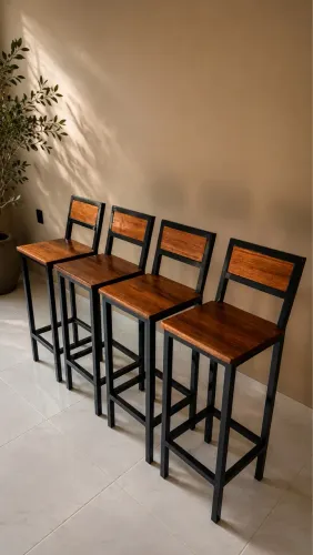 Banqueta de modelo industrial.