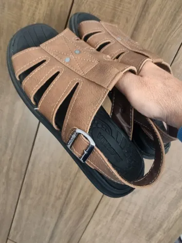 Sandália masculina em couro marca Dijean número 4344 ótimo estado Divinópolis