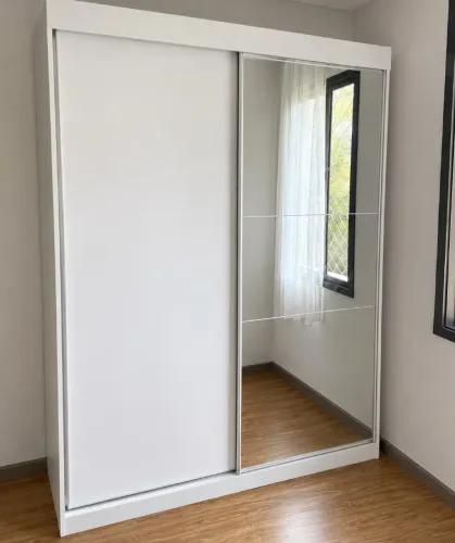 Guarda Roupa Branco com espelho