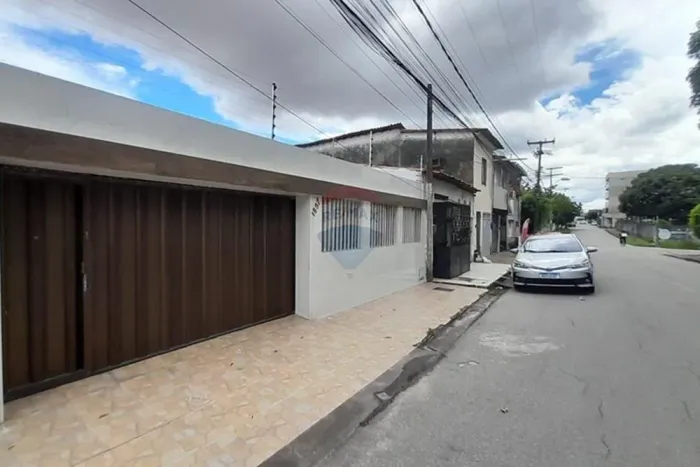 "Casa Moderna no Henrique Jorge: Oportunidade Única!"