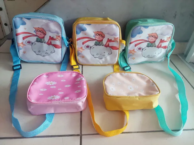 Vendo 30 bolsas média e 17 bolsa pequenas para aniversário